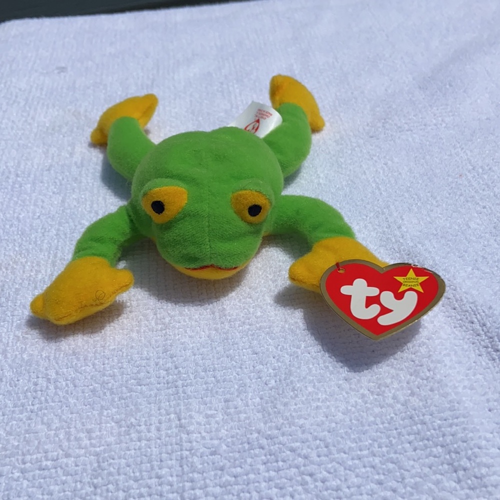 Smooch the frog teenie beanie babies